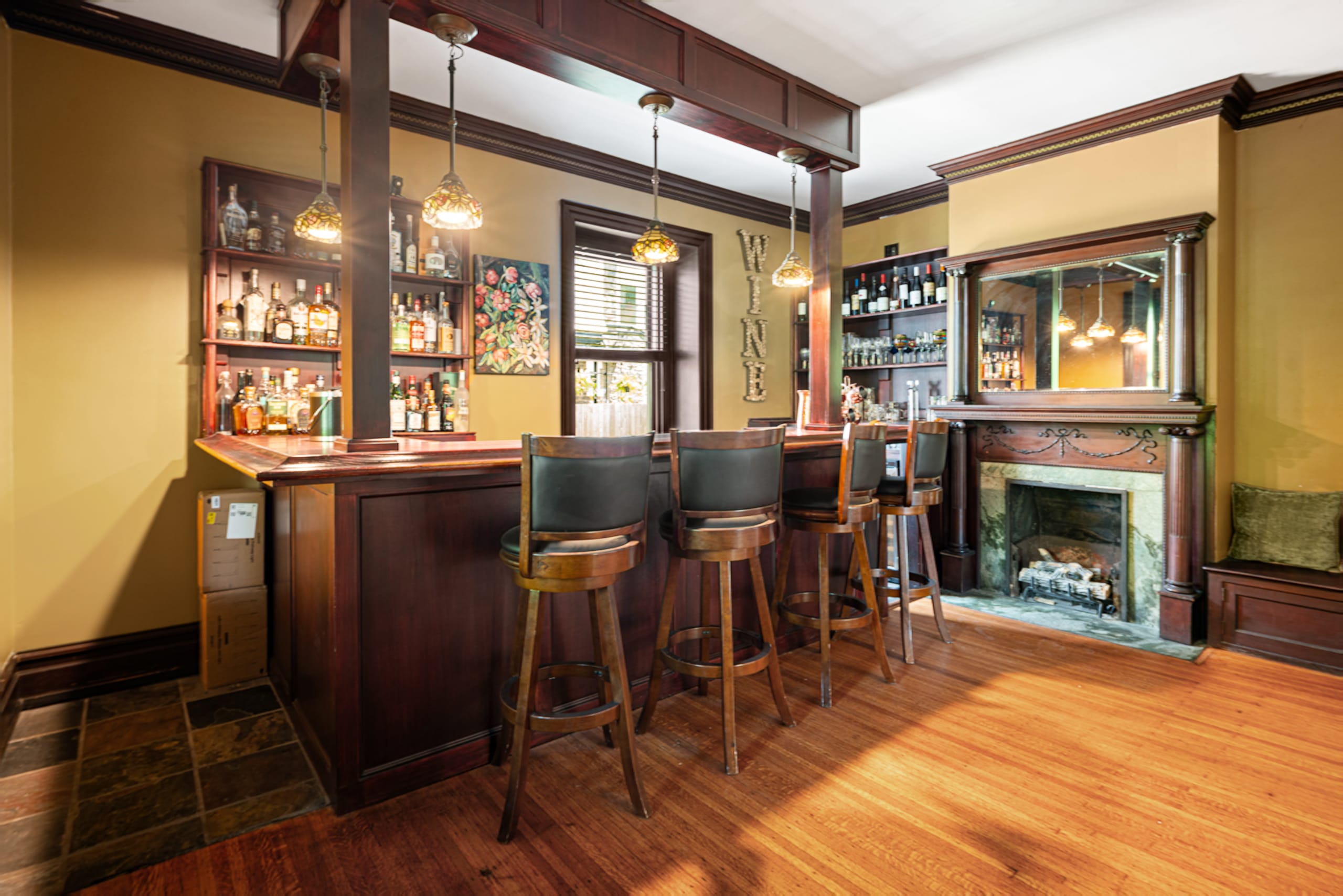 Parlor & Wet Bar