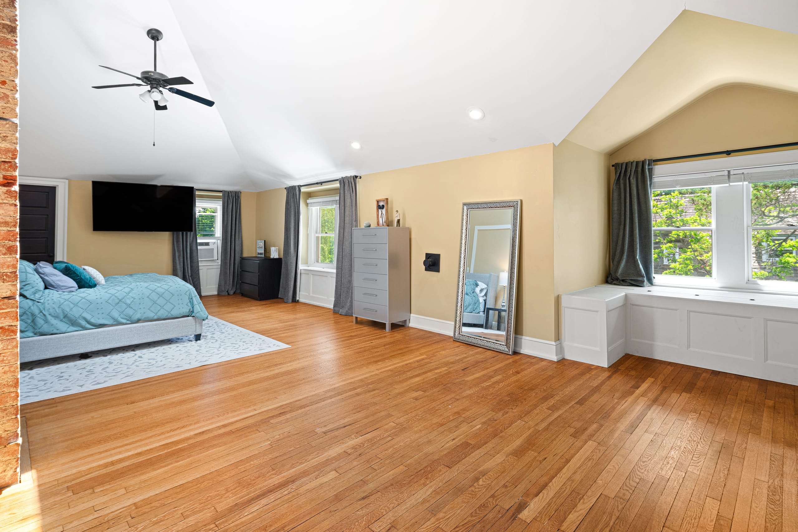 Vaulted owner’s retreat, wide view