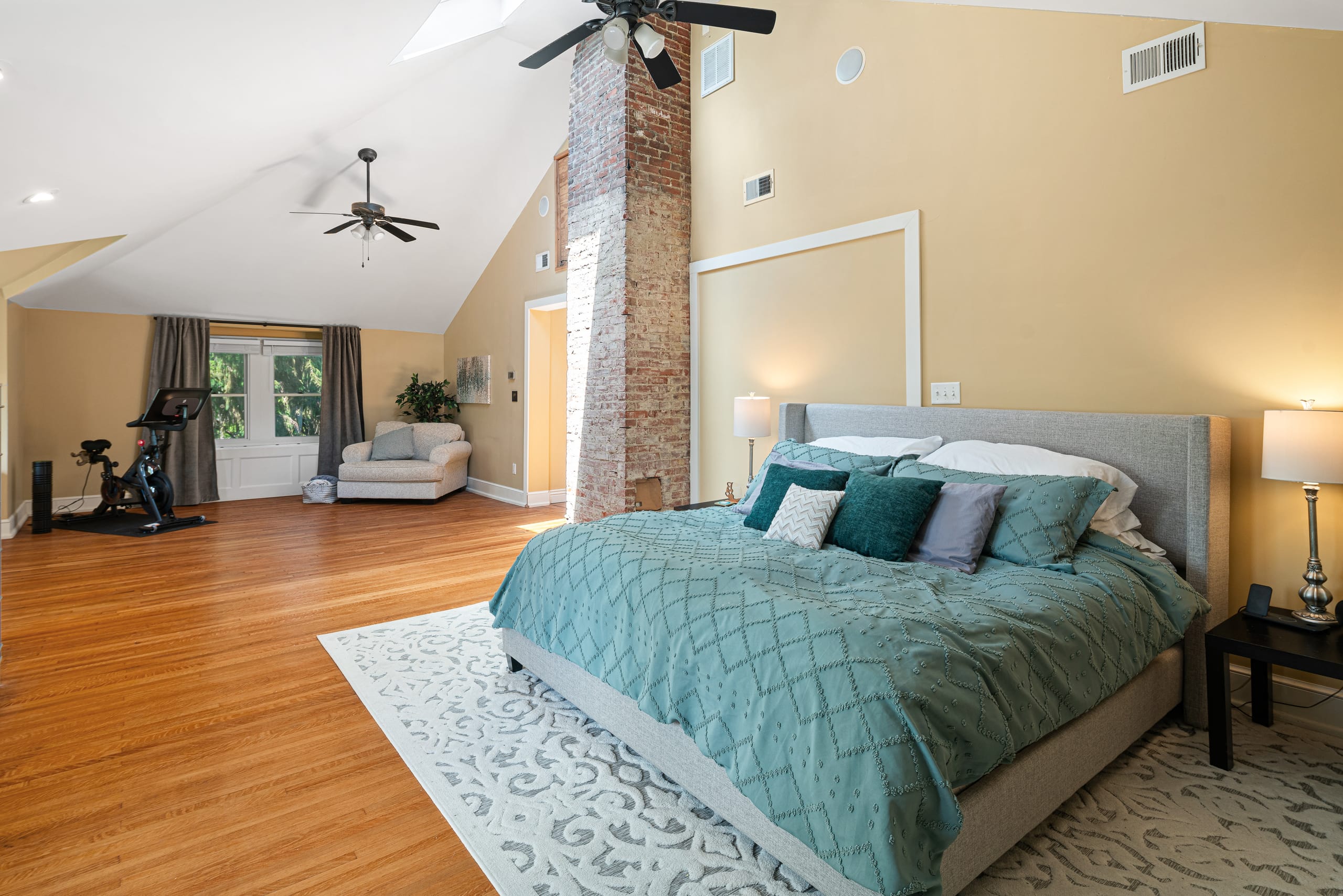 Third-floor owner's retreat with vaulted ceiling